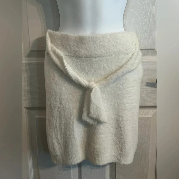 PROMESA Easy Street Fuzzy Knit Waist-Tie
Mini Skirt in a Cream color size M - Picture 2 of 16